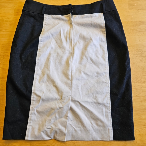 Ann Taylor EUC Two-Tone Black and Tan Skirt • Size 2 - Picture 5 of 13